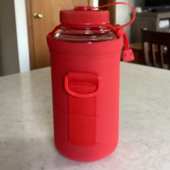 Supreme Red Nalgene 2020 Series 32-oz Triton Bottle with sleeve* Never Used - Picture 3 of 6